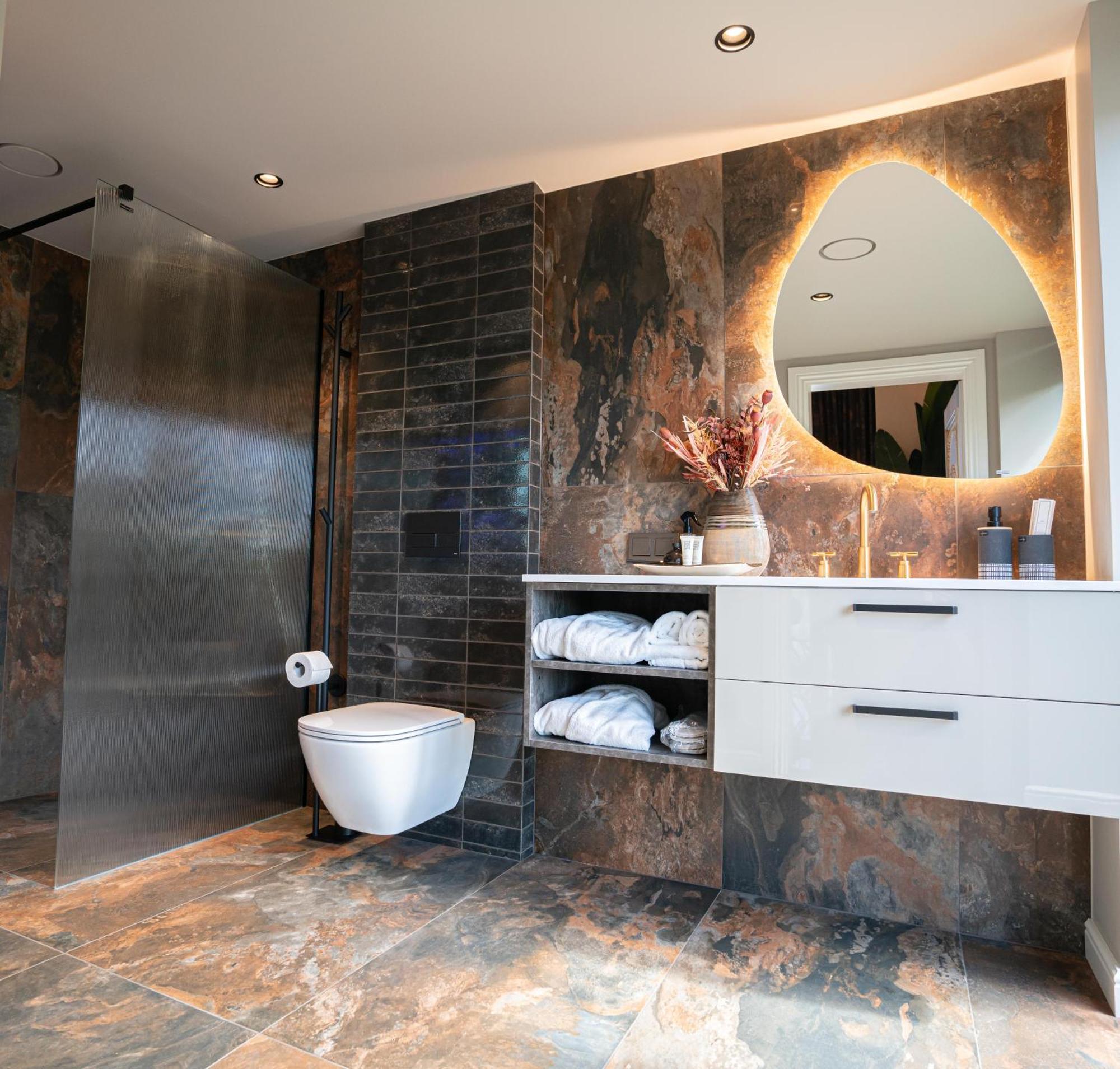 Jacuzzi Exotica Apartment Klaipėda Eksteriør billede