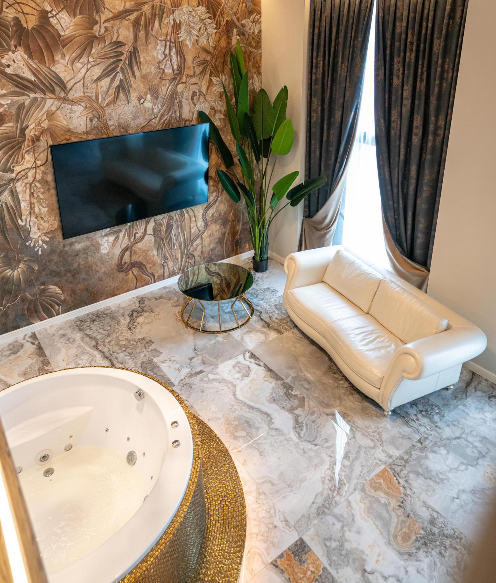 Jacuzzi Exotica Apartment Klaipėda Eksteriør billede