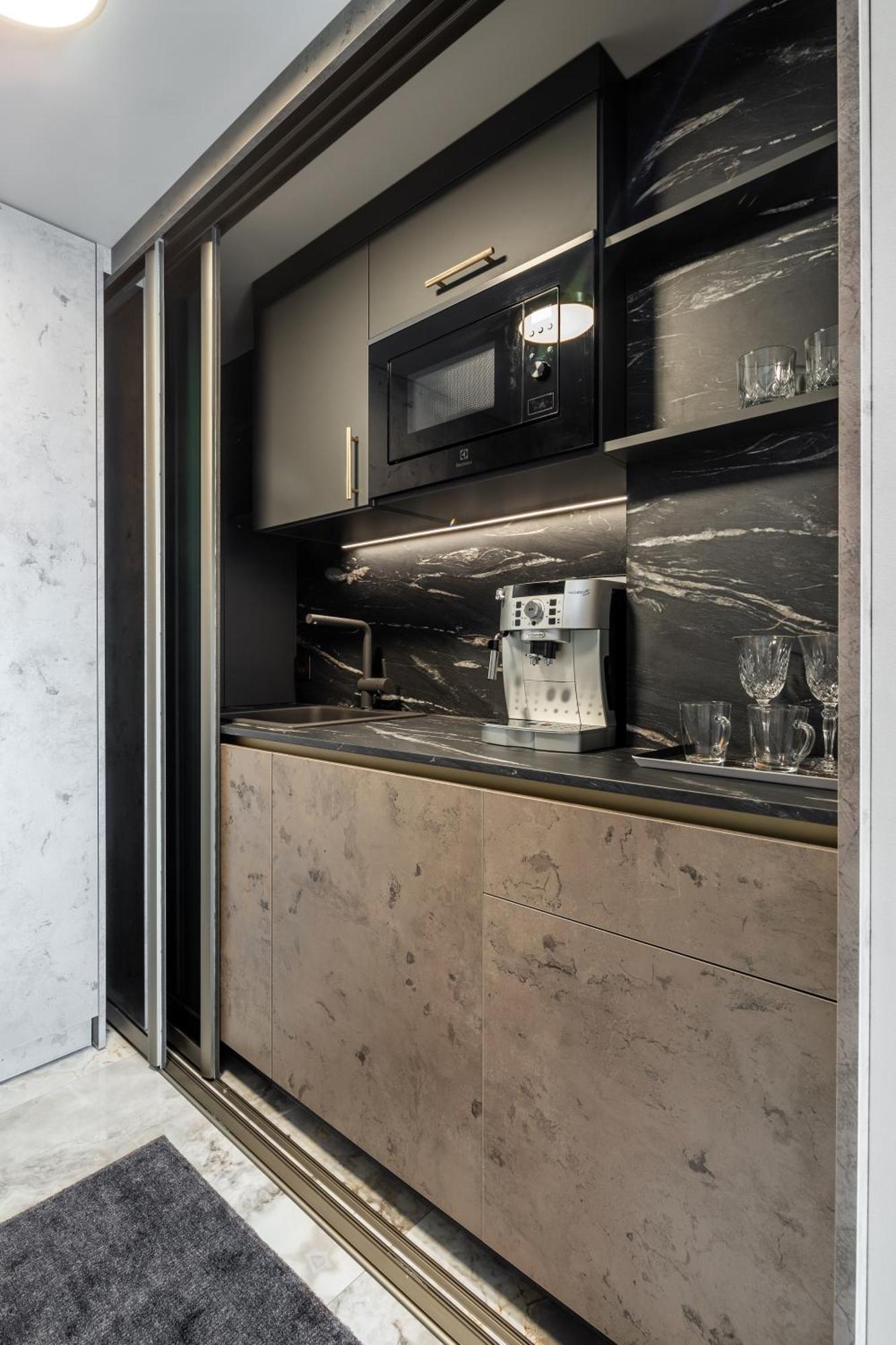 Jacuzzi Exotica Apartment Klaipėda Eksteriør billede